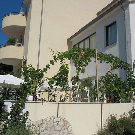 Apartments La Vita E Il Mare Pula Bagian luar foto