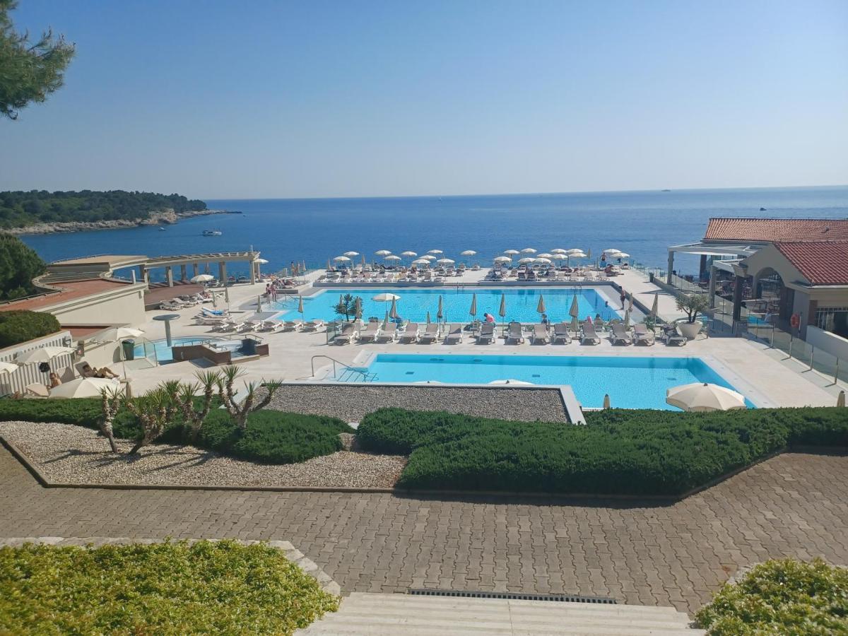 Apartments La Vita E Il Mare Pula Bagian luar foto